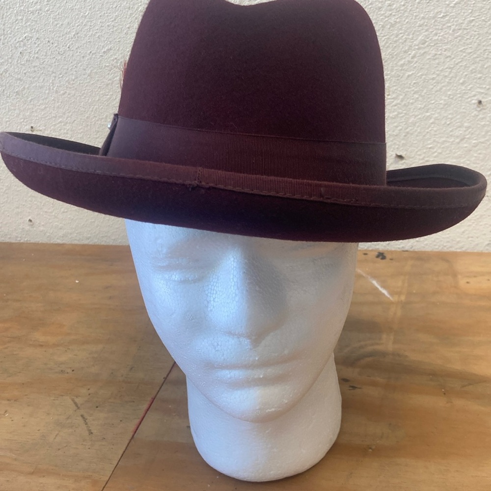 Stylish Burgundy Capas Fedora Hat